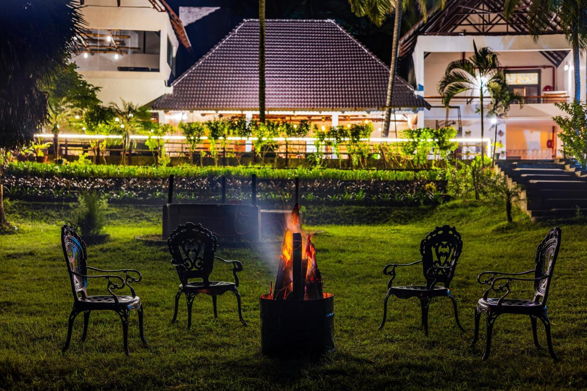 Sterling Palavelli Godavari Hotel Rāzole Exterior photo