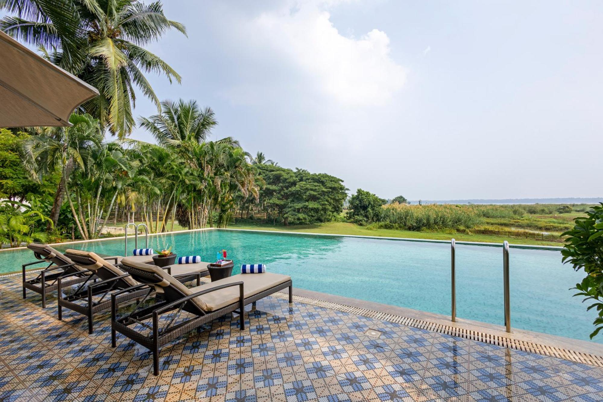 Sterling Palavelli Godavari Hotel Rāzole Exterior photo